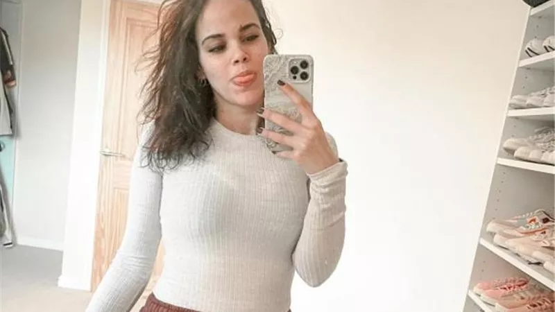 نور دياب تجذب الأنظار بإطلالة جريئة فى أحدث جلسة تصوير