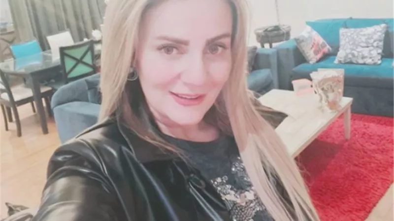 بعد مهاجتها مطرب اعتزل الفن.. رانيا محمود ياسين تعلق: هو حر