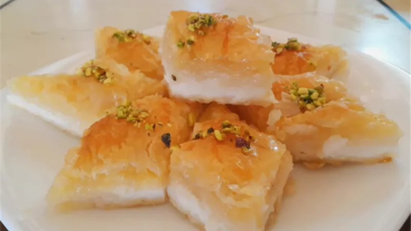 على الطريقة السورية.. كيفية إعداد حلوى النمورة