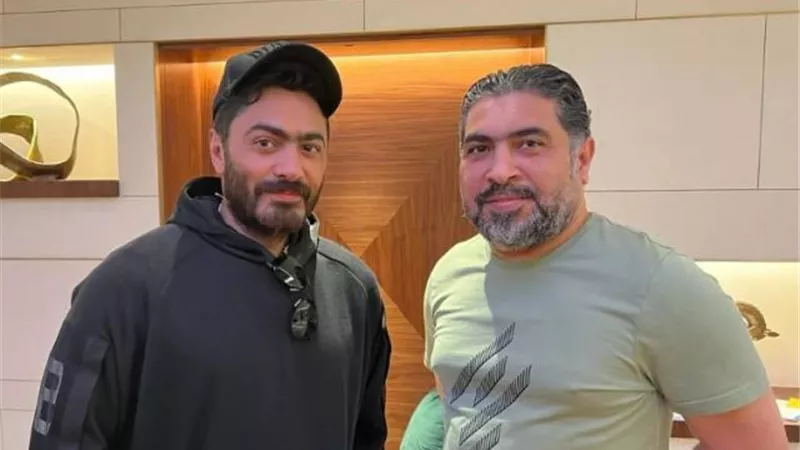 تامر حسنى يصل لـ دبى استعدادًا لحفل غنائي كبير