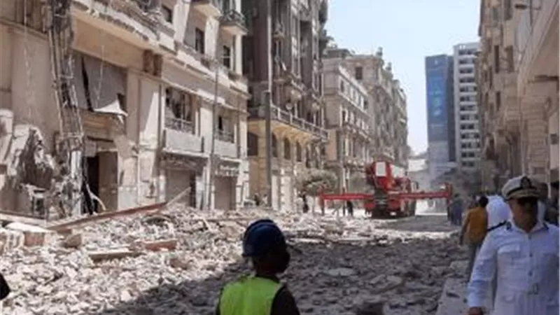 إخلاء عقارين مجاورين لعقار قصر النيل المنهار .. اعرف السبب