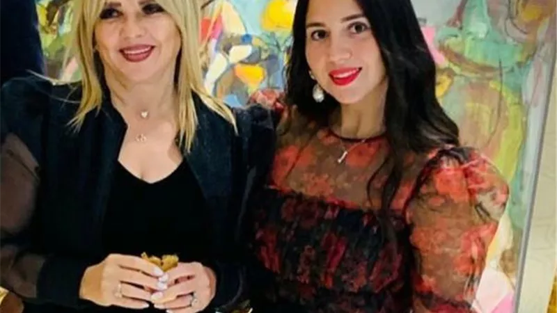 ”وهبتها عمرى وتحملت مسئوليتها وحدى”.. بهذه الكلمات أحتفلت ندي بسيوني بتخرج نجلتها من الجامعة