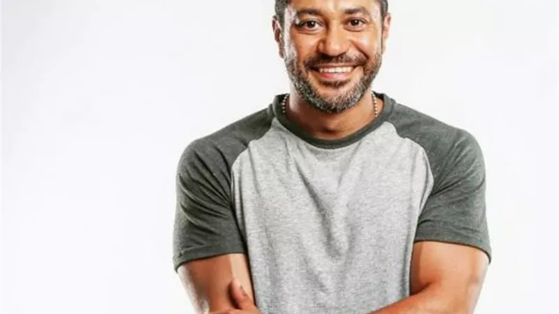 بالصورة.. محمد عز يتواجد في المنصورية من أجل ”ساعة شيطان”