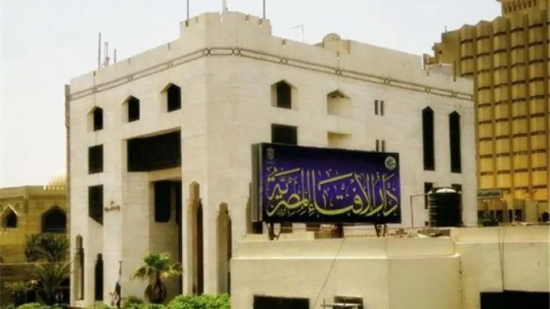 ما حكم بدء الصلاة قبل انتهاء الأذان؟.. الإفتاء تُجيب