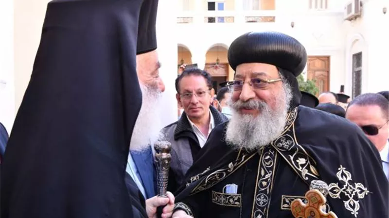 صور.. قداسة البابا يهنئ بطريرك الروم الأرثوذكس بعيد الميلاد المجيد