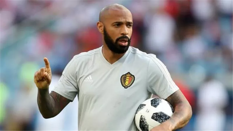مفاجأة.. تيري هنري مرشح لتدريب برشلونة خلفاً لسيتين