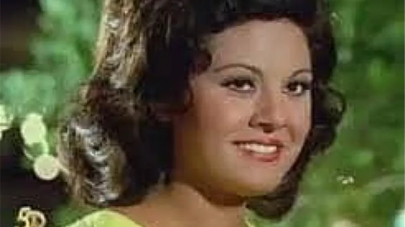 تزوجت شقيق رشدي أباظة.. واعتزلت الفن  لسبب ”لا يصدق ” ..معلومات لا تعرفها عن ” نجمة المراهقات ” حياة قنديل