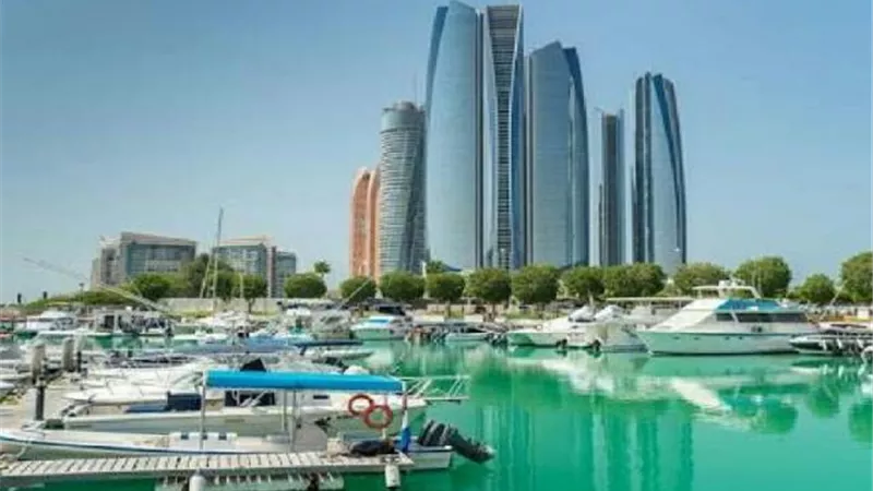 الإمارات ترفع هذا الشرط في سفر المقيمين للخارج وعودتهم إليها .. تعرف عليه