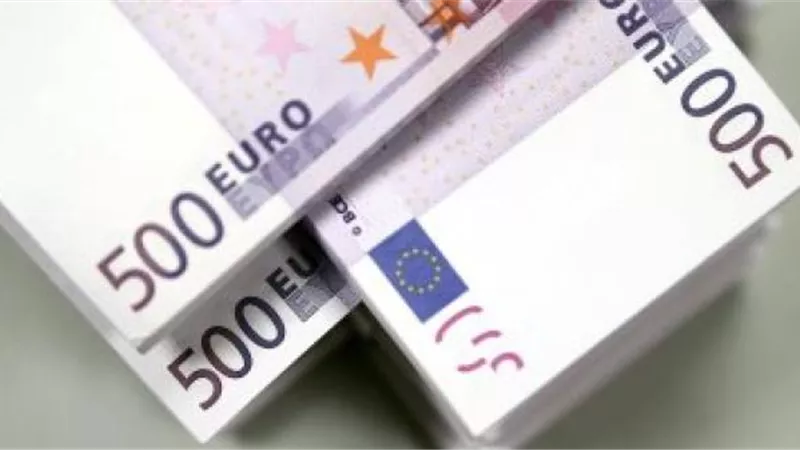 تراجع اليورو والاسترلينى بتعاملات اليوم الخميس