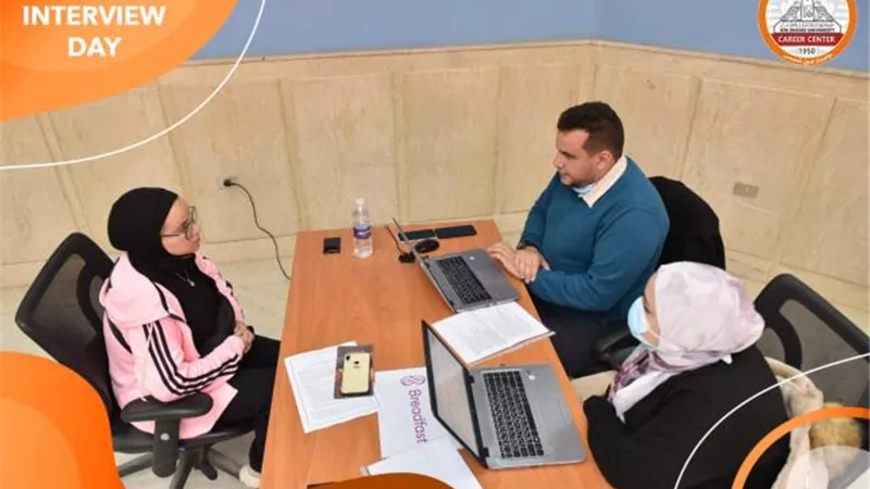 مركز التوظيف بجامعة عين شمس ينظم محاكاة لمقابلات العمل للطلاب والخريجين