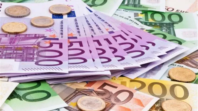 هبوط سعر الدولار وصعود الجنيه الاسترلينى واليورو الأوروبى