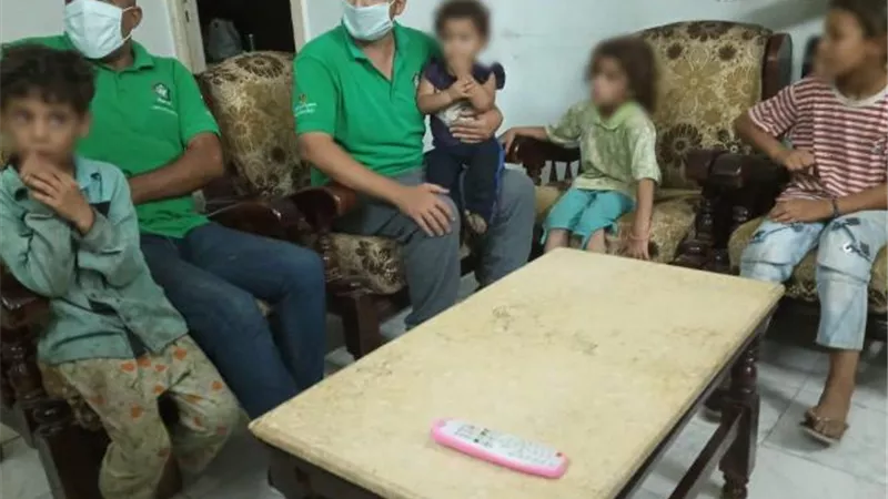 بالصور...”أطفال بلامأوي” ينقذ 4 أشقاء  ببني سويف وينقلهم لمركز استضافة