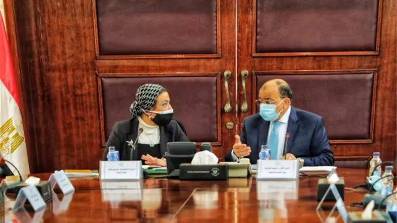 وزيرا التنمية المحلية والبيئة يناقشان آخر مستجدات منظومة المخلفات الصلبة