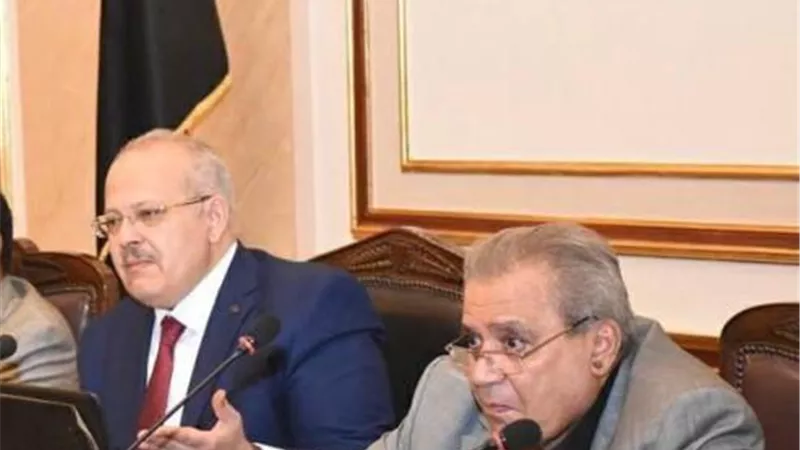 إطلاق اسم ”جابر عصفور” على أكبر مدرج بكلية الآداب تخليدًا وتكريمًا لذكراه