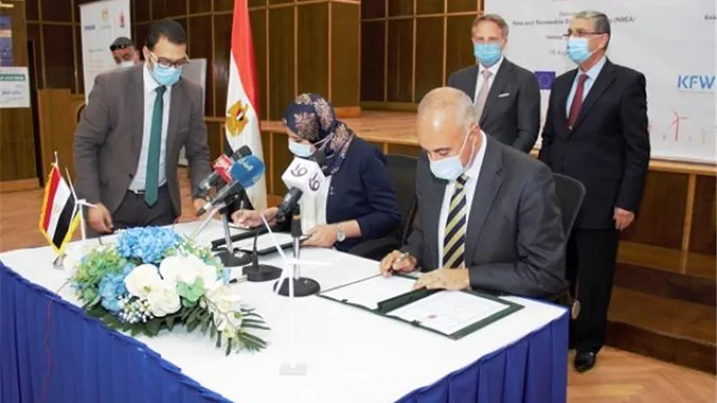 بتكلفة 4,3 مليار جنيه.. توقيع عقد تنفيذ مشروع محطة لتوليد الكهرباء من الرياح بخليج السويس