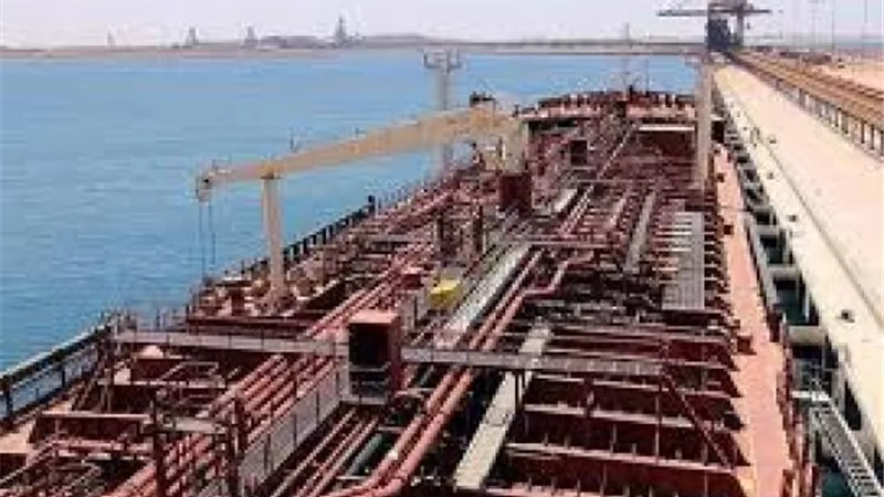 عاجل.. السراج يخون ليبيا ويمنح ميناء مصراتة للأتراك لتحويله إلى قاعدة بحرية