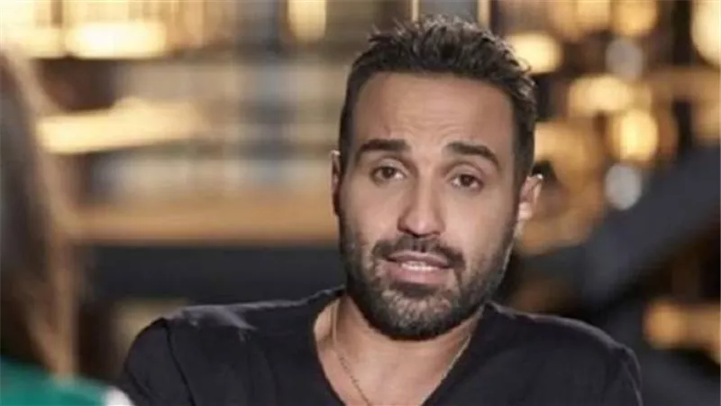 ”مين أنا في دول”..أحمد فهمي يضع جمهوره في حيرة بسبب صورة