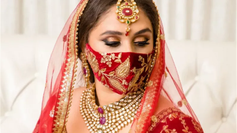 آخر تقاليع كورونا.. تصميمات مميزة لكمامة العروس يوم زفافها