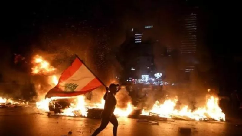 لبنان يغرق في الظلام الدامس.. السبب خطير