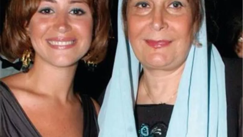 منة شلبى تتهم ممرضتين بالاهمال فى رعاية والدتها