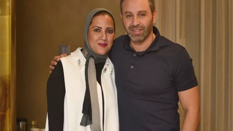 حازم امام يشارك زوجته بالاحتفال بعيد ميلادها عبر فيسبوك