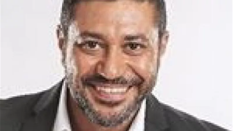 سرقة حساب محمد عز على فيس بوك وإنستجرام.. والفنان يحذر جمهوره