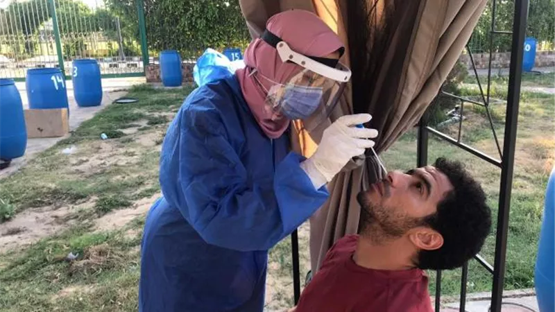 بالصور.. بيراميدز يجري مسحة مباراة سموحة
