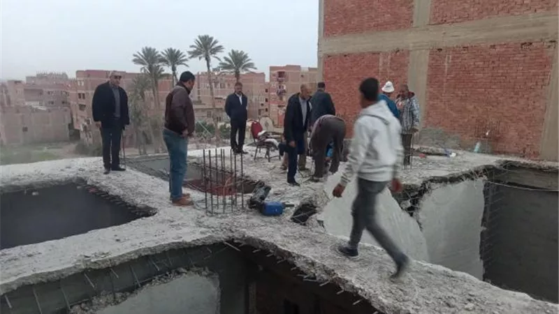 شاهد.. «الجيزة» تزيل أدوار بناء مخالف بترسا