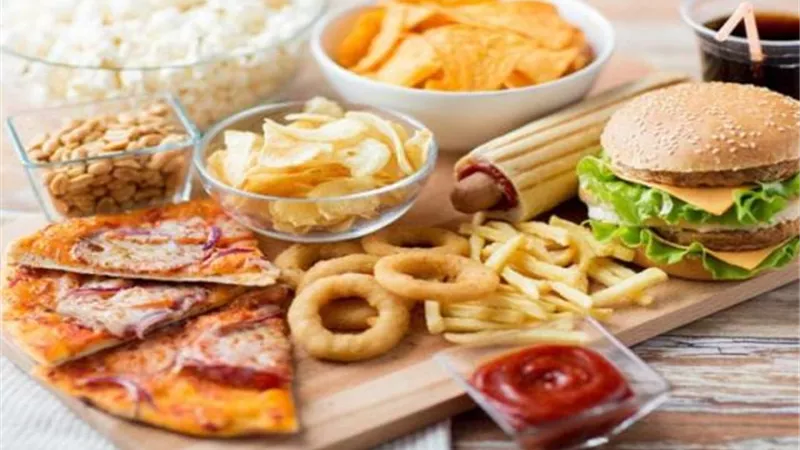 هل الوجبات السريعة تسبب خللًا في أجهزة المناعة؟.. اعرف الإجابة
