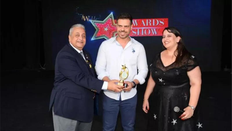 بالصور.. تكريم طارق صبري عن نجاحه في مسلسل ”الاختيار 2” على مسرح الزمالك