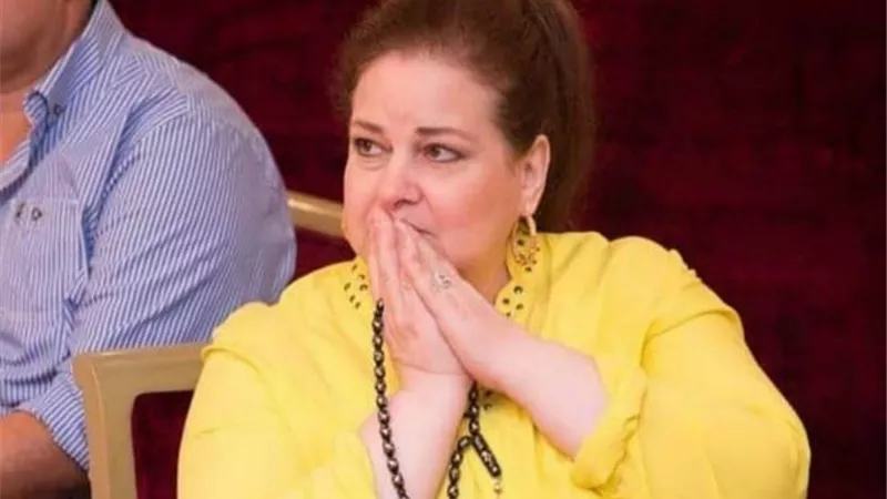 تطورات خطيرة في الحالة الصحية للفنانة دلال عبد العزيز