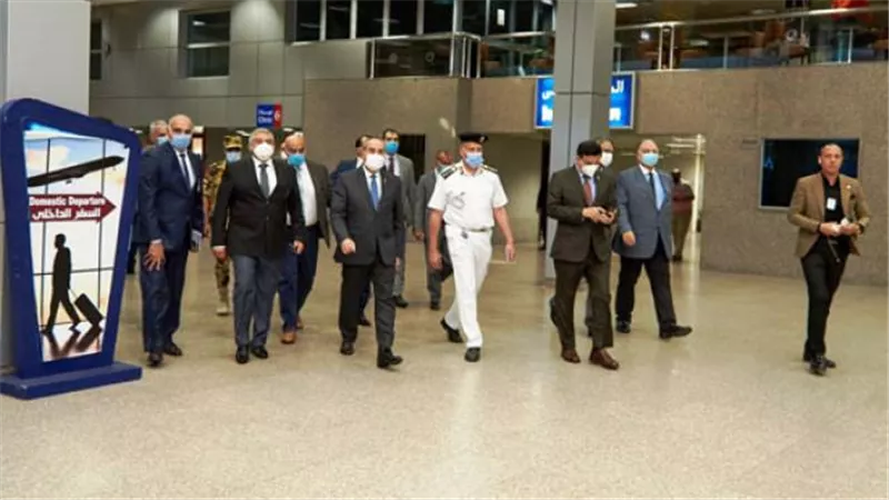 وزير الطيران المدنى يتفقد مطار شرم الشيخ الدولى