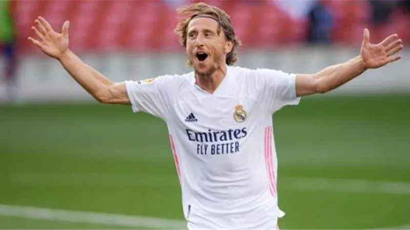 ريال مدريد يجدد عقد مودريتش حتى عام 2022