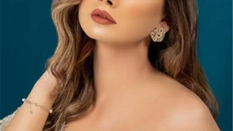 منة عرفة تحتضن خطيبها وتحتفل معه: ربنا يجمع هدومى وهدومك فى غسالة واحدة