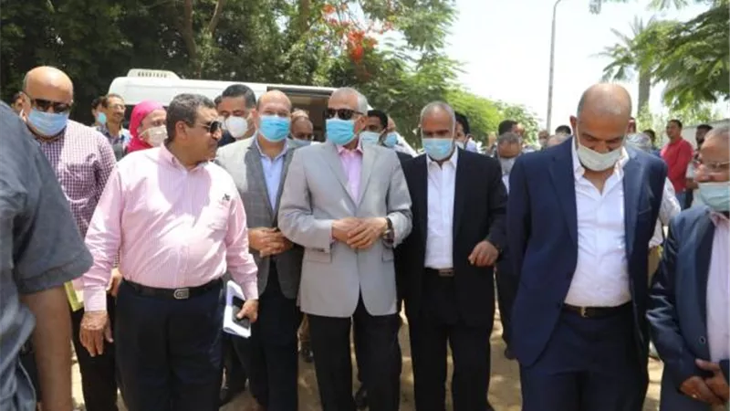 شاهد.. محافظ الجيزة يزف بشرى سارة بشأن محطات المياه والصرف الصحي