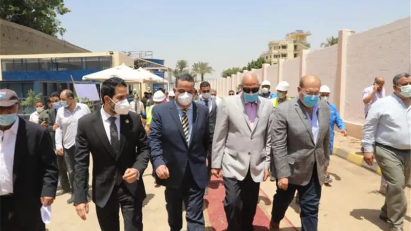 صور.. محافظ الجيزة يفتتح  مشروع تأهيل محطة مياه منيل شيحة المدمجة بمركز ومدينة أبو النمرس