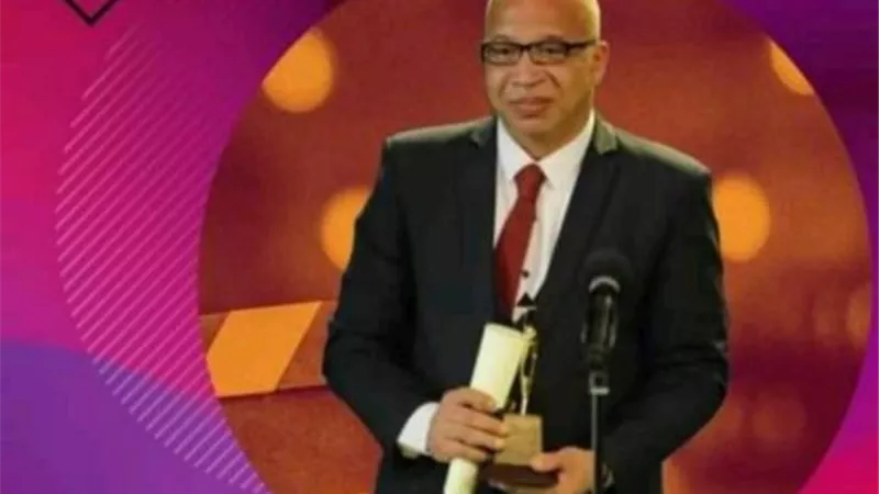 تامر حسني يساند شريف دسوقي بعد بتر ساقه: كلنا معاك ومش هنسيبك