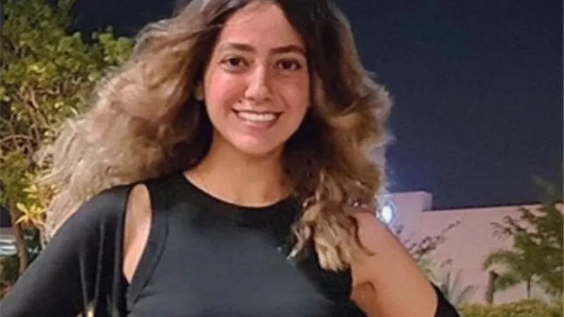 هند عبد الحليم تتألق بفستان أسود قصير غير ”انستجرام”