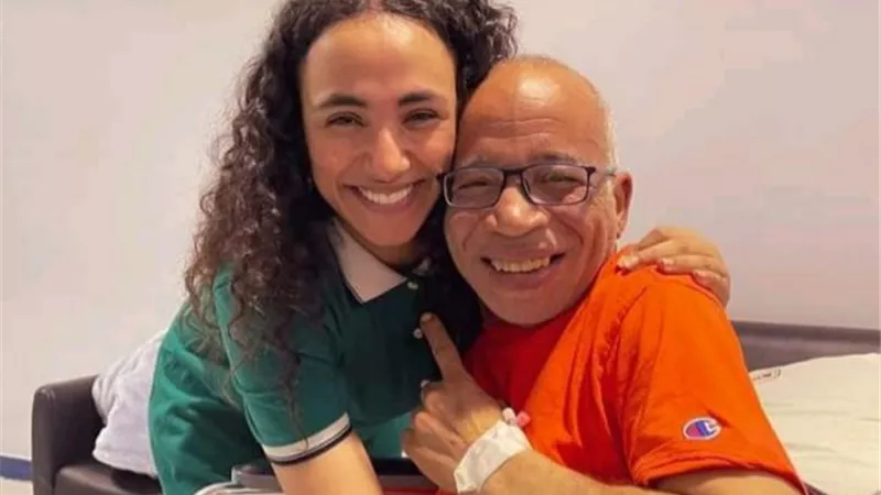 بعد بتر قدمه.. أحدث ظهور لـ شريف دسوقي مع زينب غريب داخل مستشفى دار الشفاء