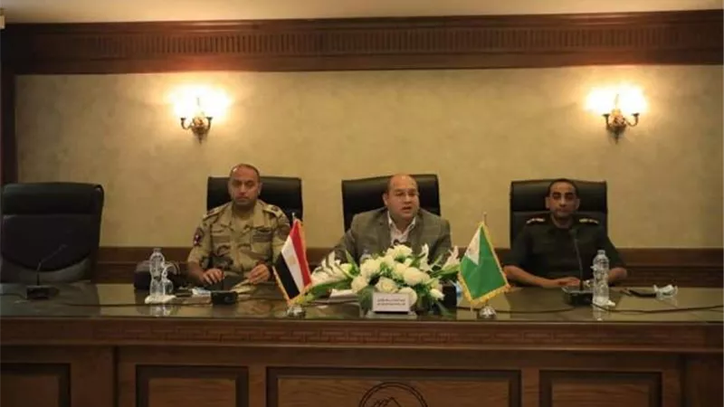 شاهد.. كواليس اجتماع نائب محافظ الجيزة لتطوير 42 قرية بالصف وأطفيح