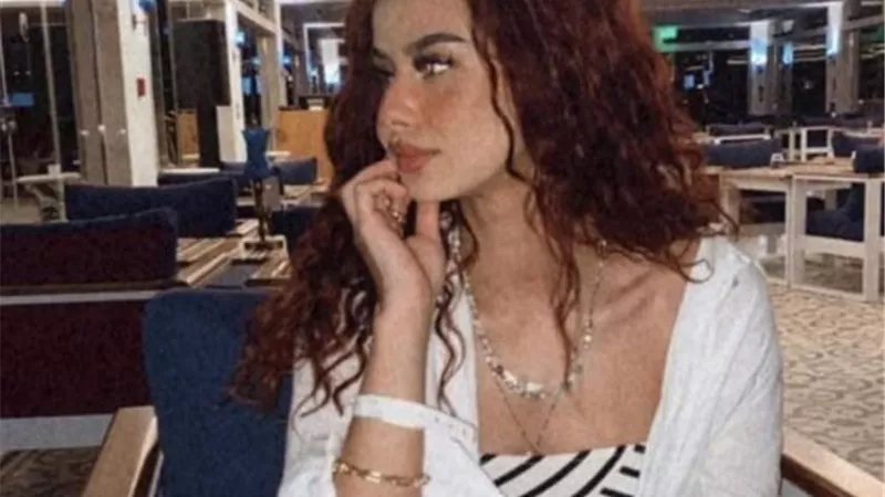منة عرفة تستمع بعطلتها الصيفية بشكل جرئ عبر ”انستجرام”