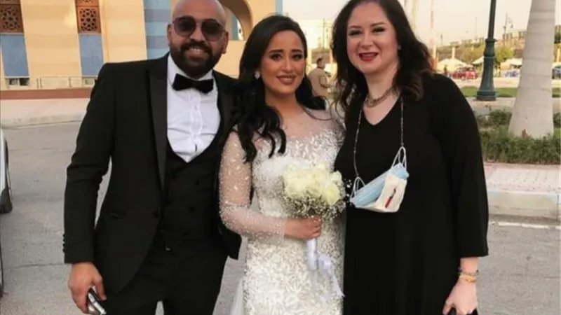 ”ربنا يسعد قلبك يا بنت صديقي”.. مي نور الشريف تهنئ نجلة صلاح رشوان بمناسبة عقد قرانها