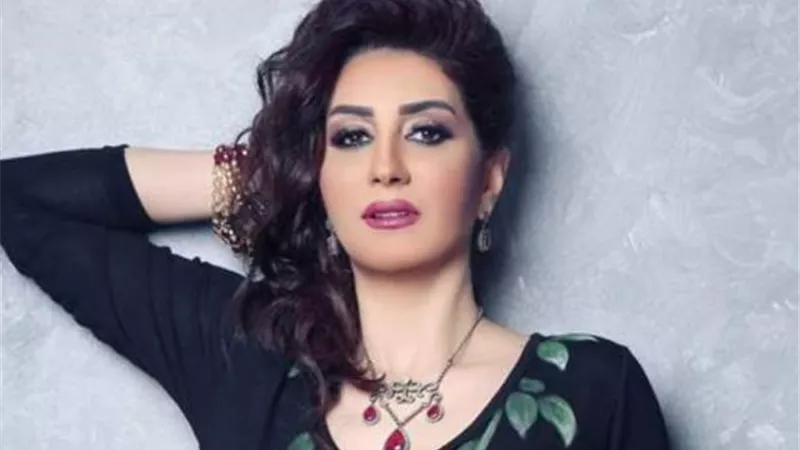 البحث عن الترند.. وفاء عامر تهاجم الفنانات اللاتى شاركن مطربى المهرجانات فى الغناء
