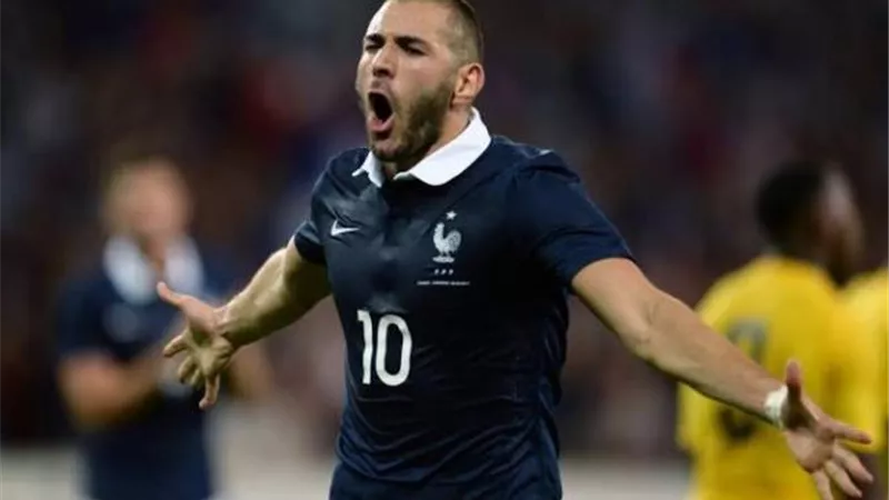 بنزيما يقود التشكيلة المتوقعة لمنتخب فرنسا أمام ويلز