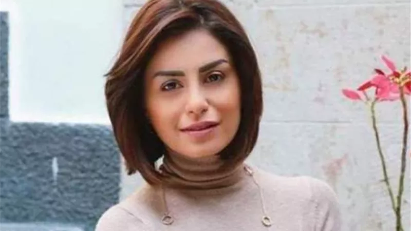 بسبب المايوه الأسود.. منة فضالى فى ورطة مع جمهورها وتهدد بمقاضاتهم