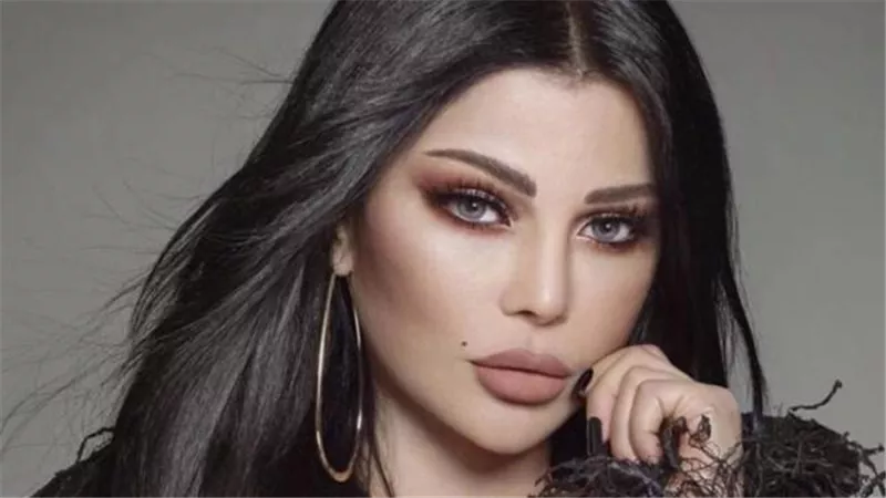 معجب يقتحم المسرح على هيفاء وهبي ورد فعل صادم من الفنانة