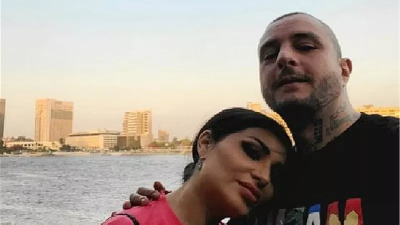 بالصور.. أحمد الفيشاوى برفقة زوجته بإطلالة جريئة فى أحدث ظهور له