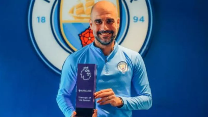 جوارديولا يُتوج بجائزة أفضل مدرب في الدوري الإنجليزي