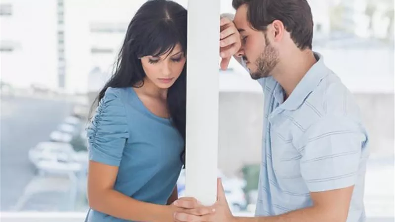 «لو مبيردش على تليفوناتك».. هذه الأسباب تدفع الرجل إلى إخفاء مشاعره