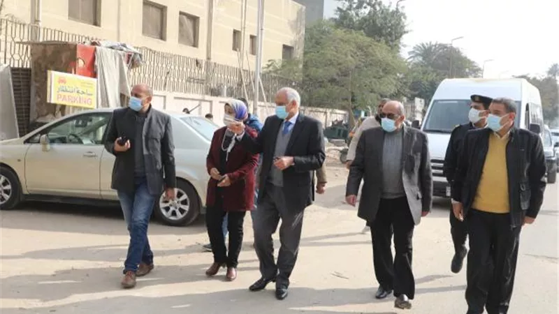 رصد مخالفات.. محافظ الجيزة يصدر توجيهات مشددة بشأن أعمال رصف الطرق